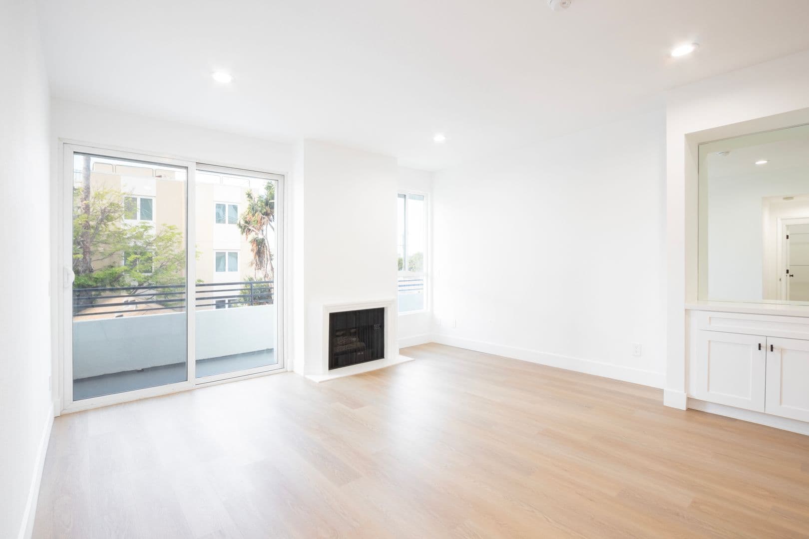1616 N Serrano Ave. 4 of 11