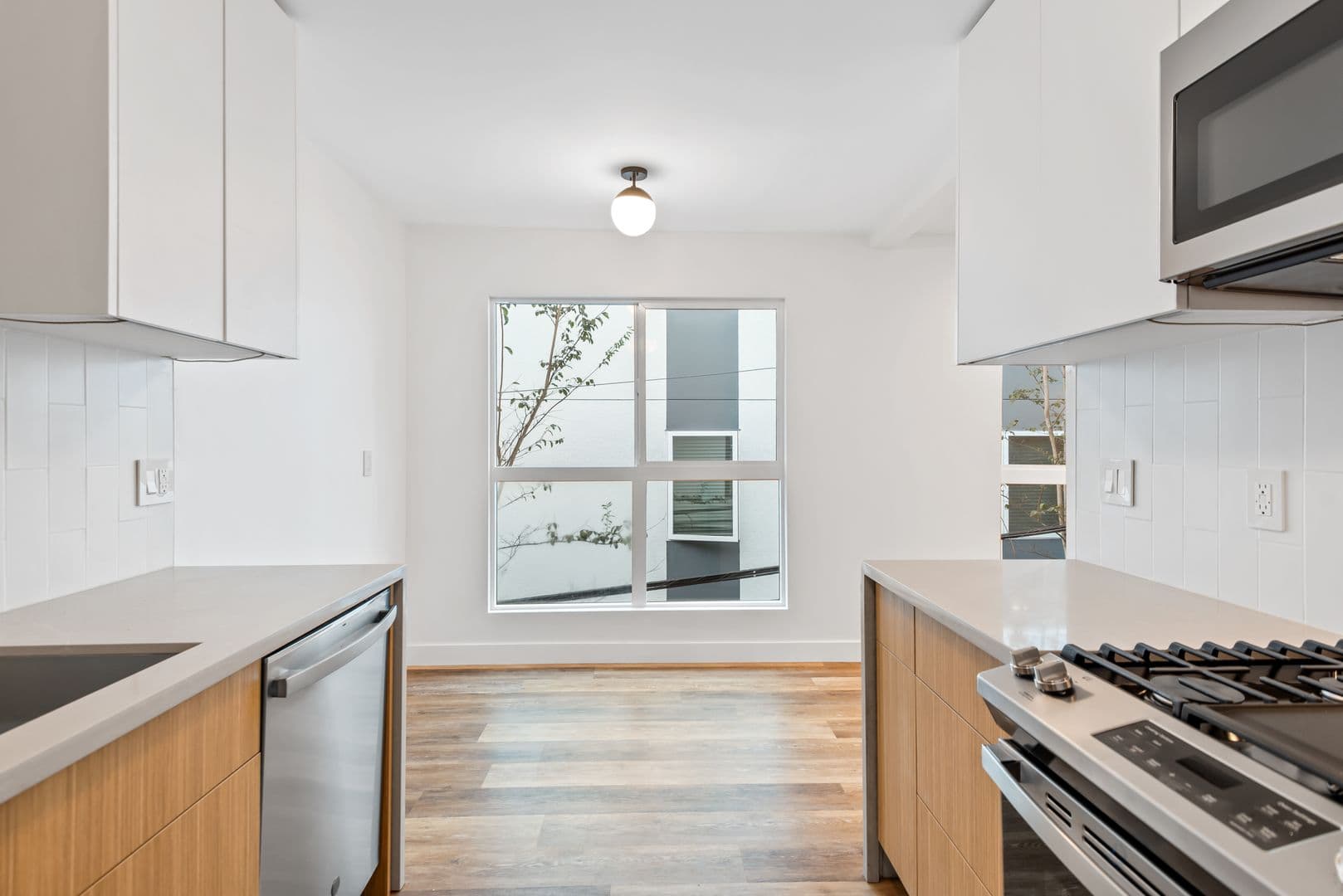 1563 Gordon Street 4 of 17
