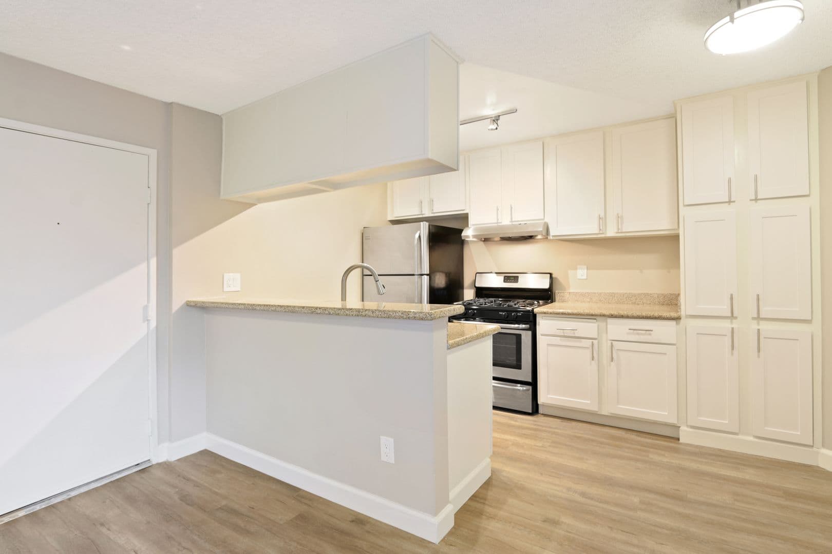 514 S Catalina Street - Tremont Apartments 5 of 10