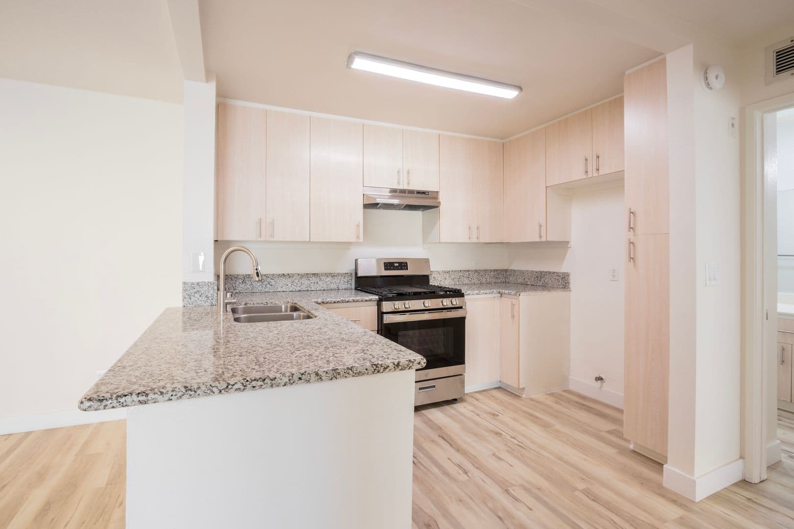 10020 Zelzah Avenue 6 of 13
