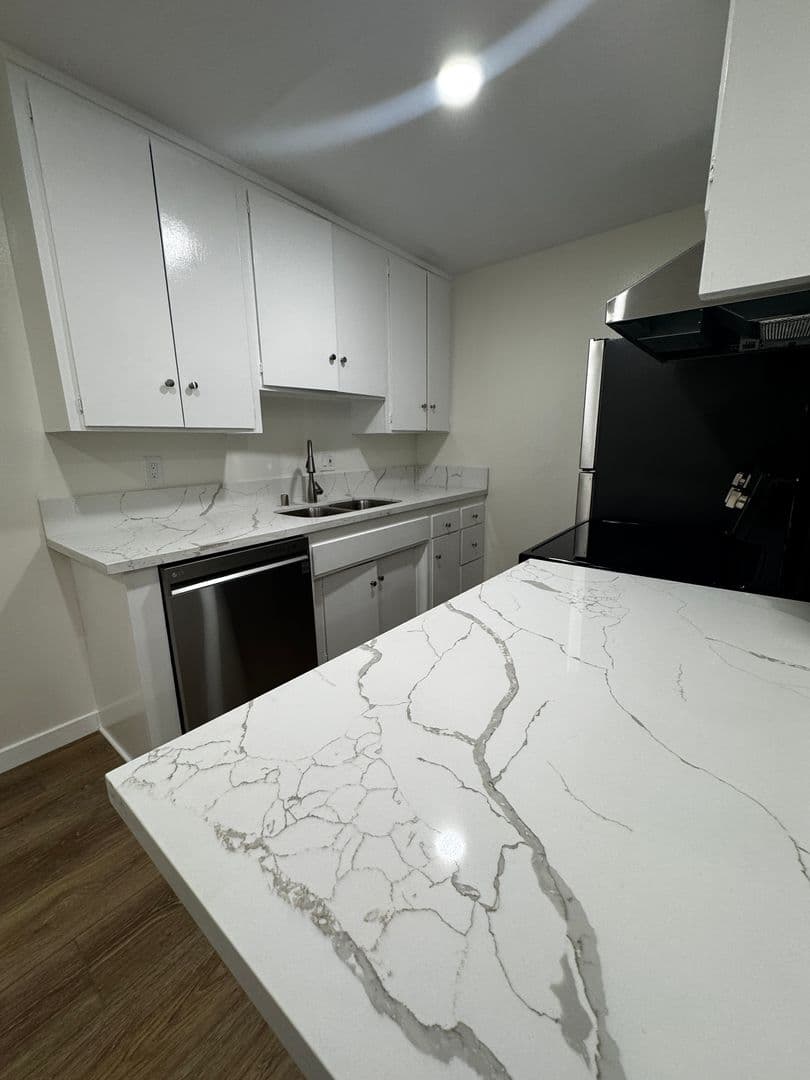 Windsor House Apartments 10 of 12
