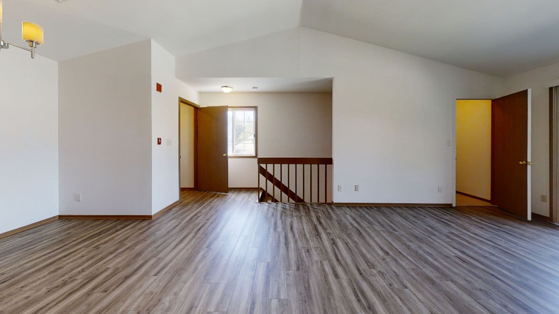 RENOVATED Condo Style Upper 1 Bedroom 1 Bathroom Apartment 4 of 9