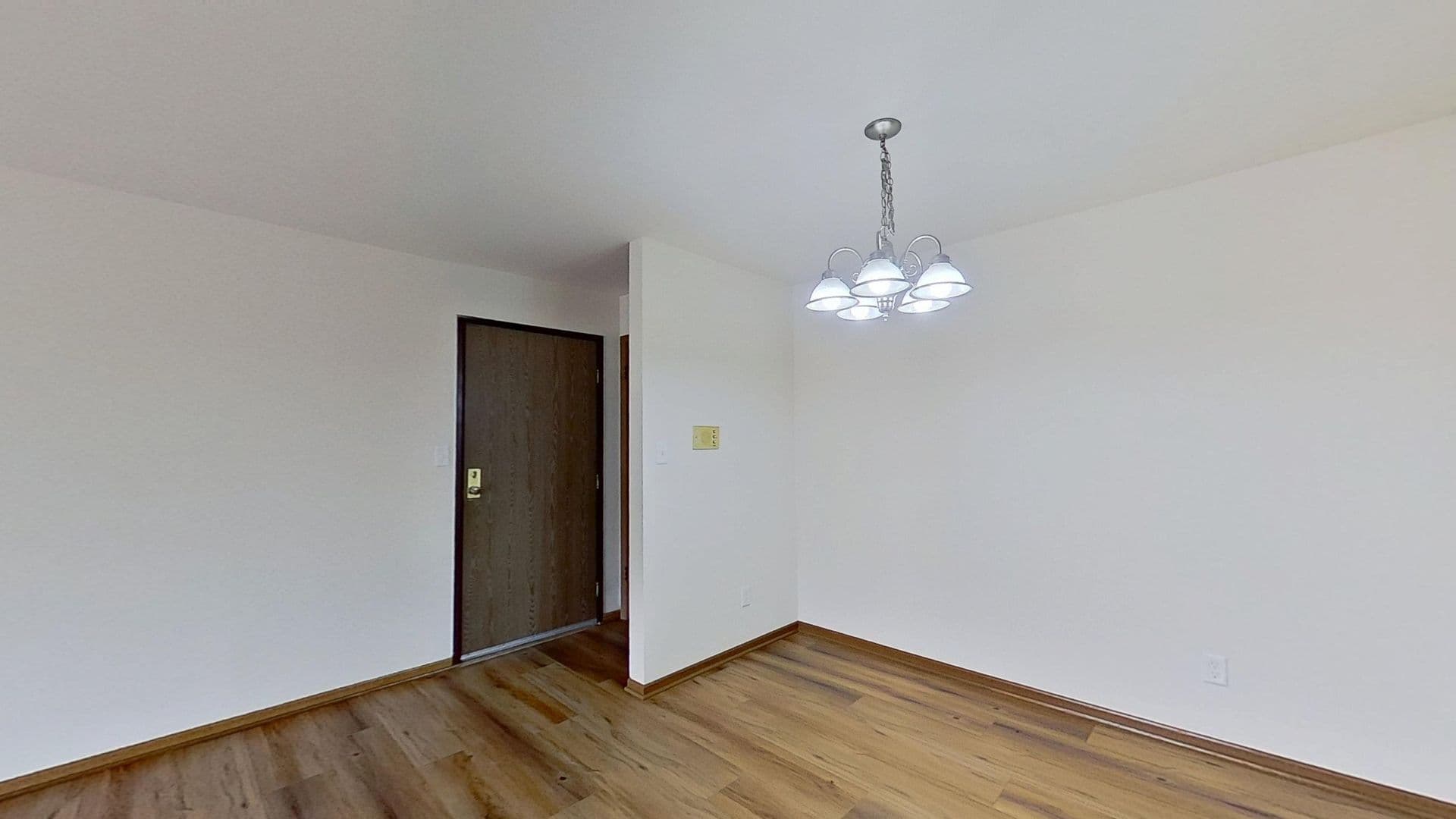 RENT SPECIAL - Renovated Upper 2 Bedroom 1.5 Bathroom Apartment 13 of 19