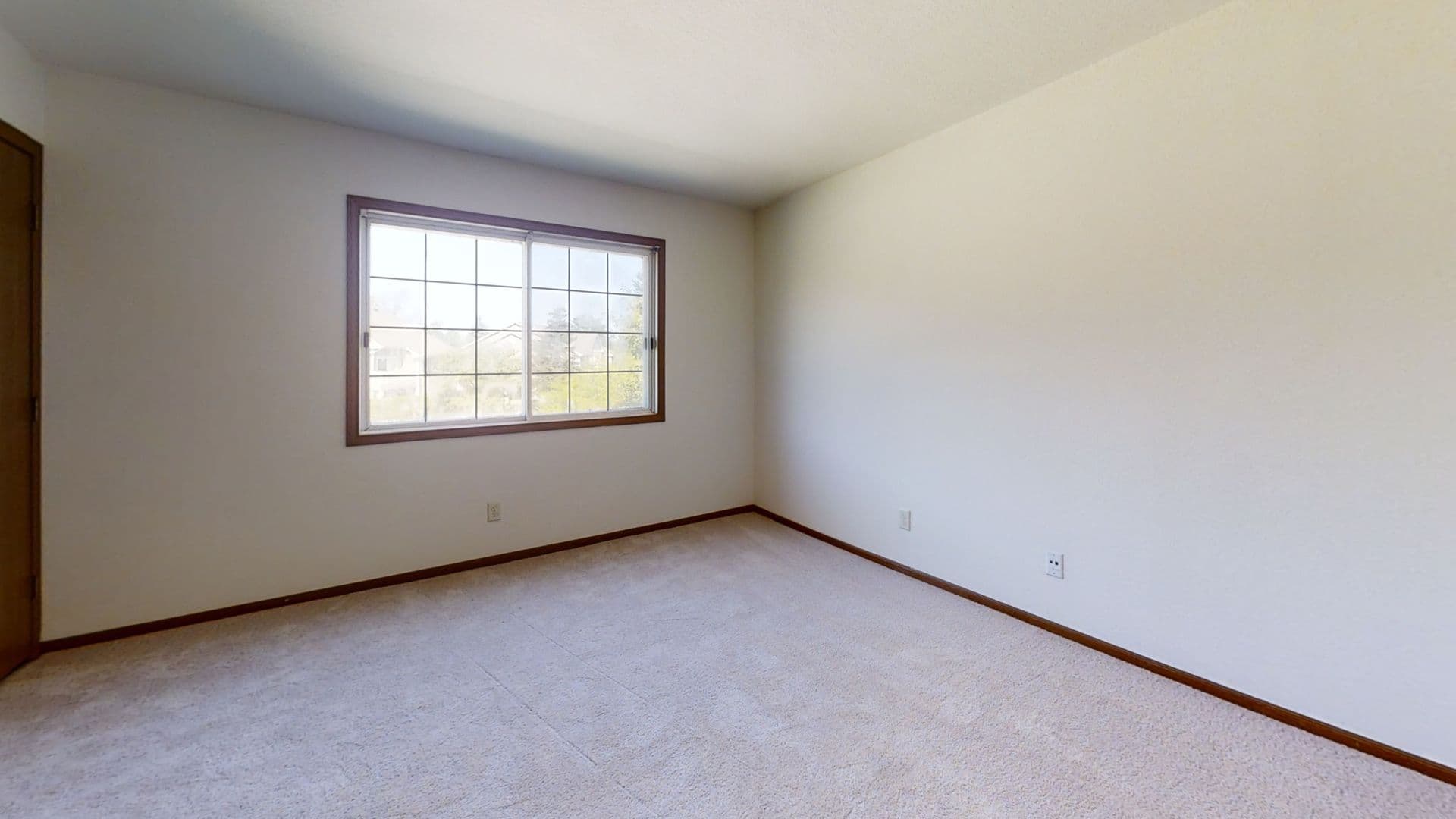 RENOVATED Condo Style Upper 1 Bedroom 1 Bathroom Apartment 7 of 9