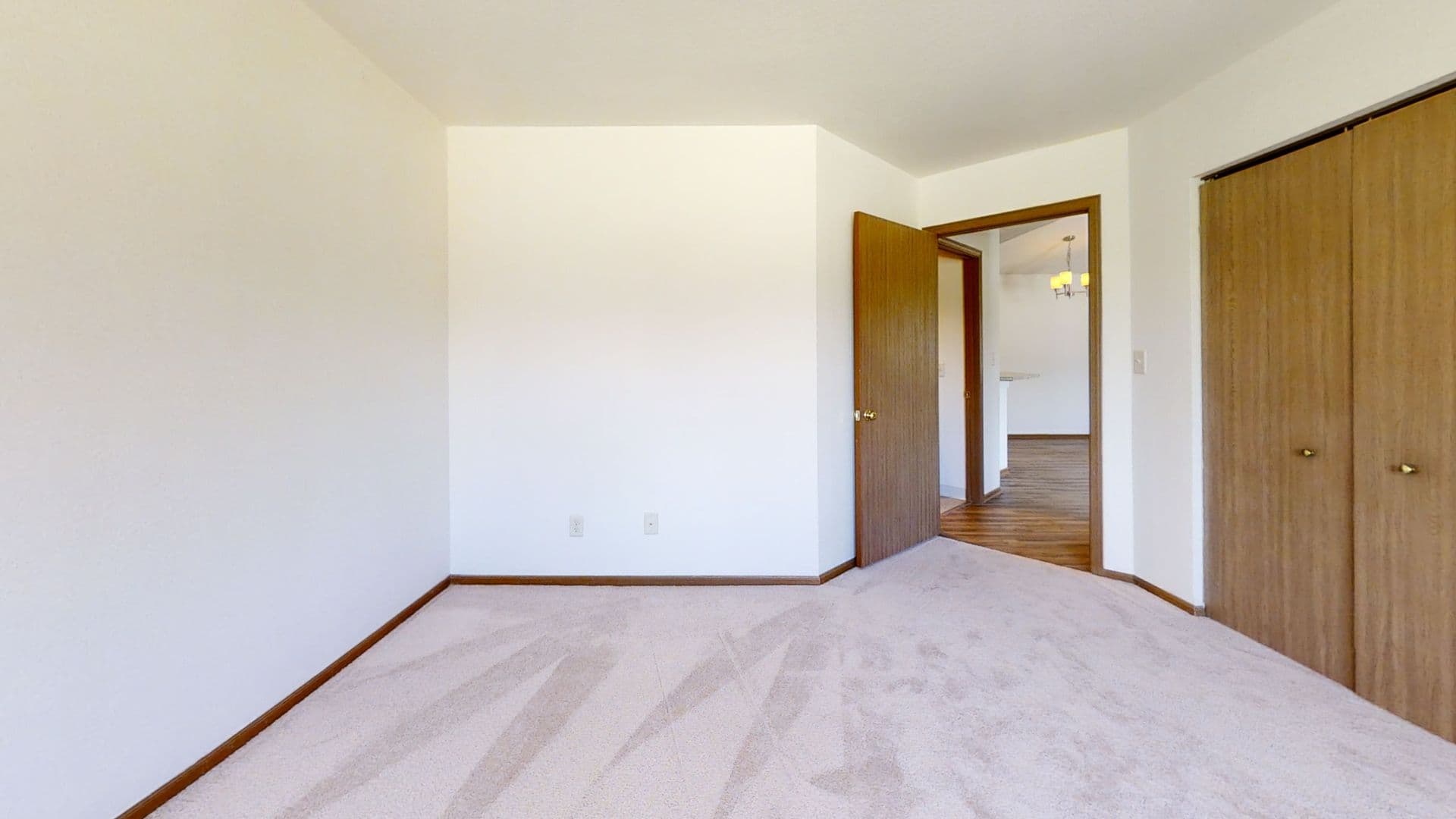 RENOVATED Condo Style Lower 1 Bedroom 1 Bathroom Apartment 9 of 9