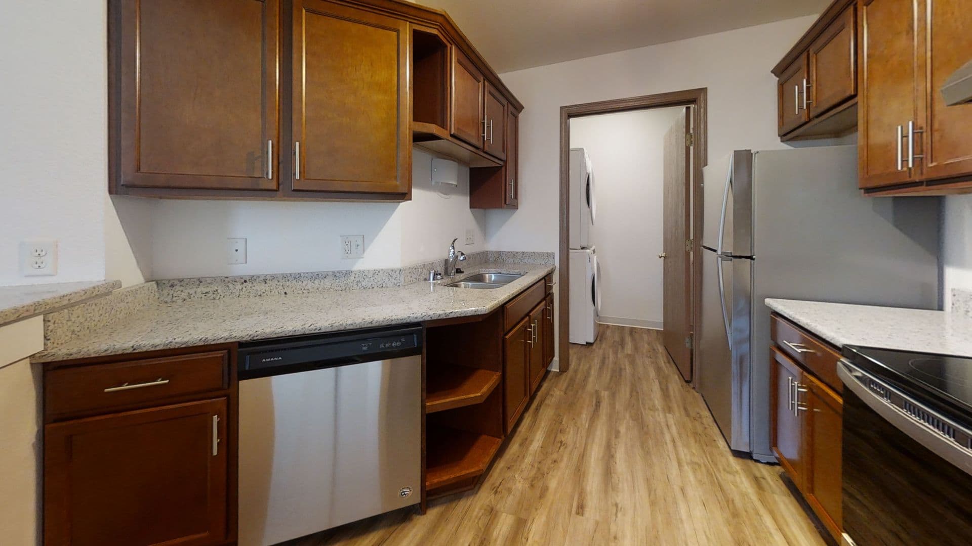 RENOVATED Condo Style Upper 1 Bedroom 1 Bathroom Apartment 5 of 9