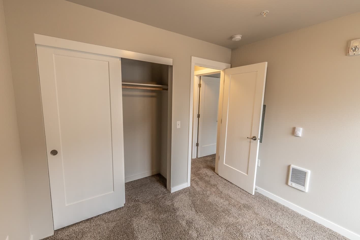 EVA Evergreen Valley Apartments 10 of 17