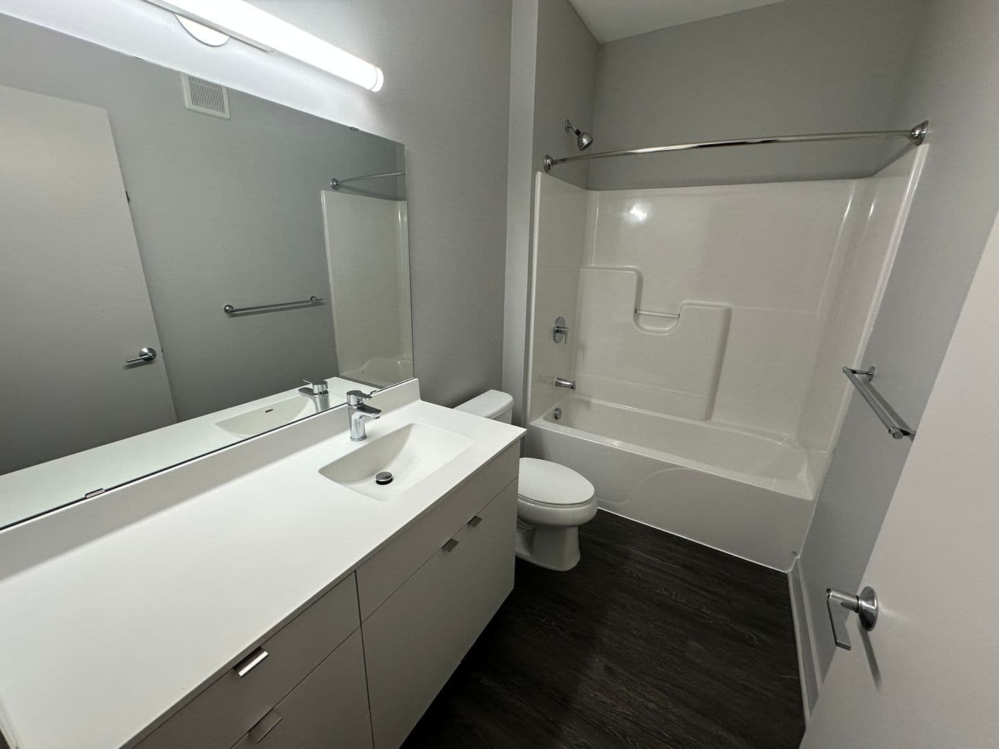 Luna Apartments 28 of 64
