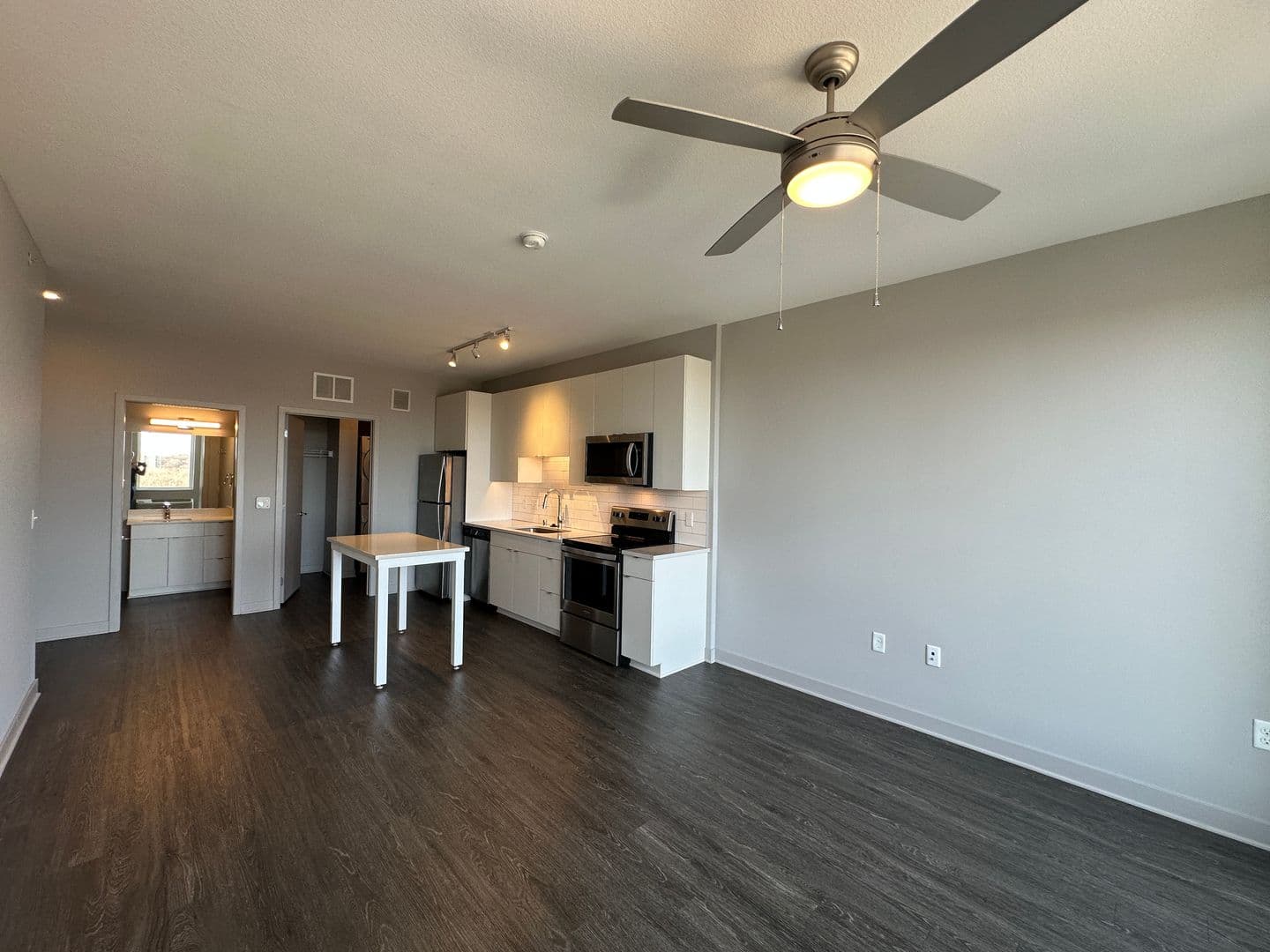Luna Apartments 2 of 14