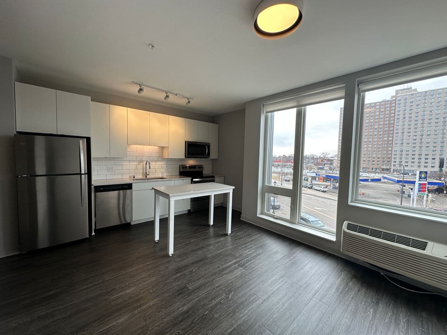 Luna Apartments 3 of 18