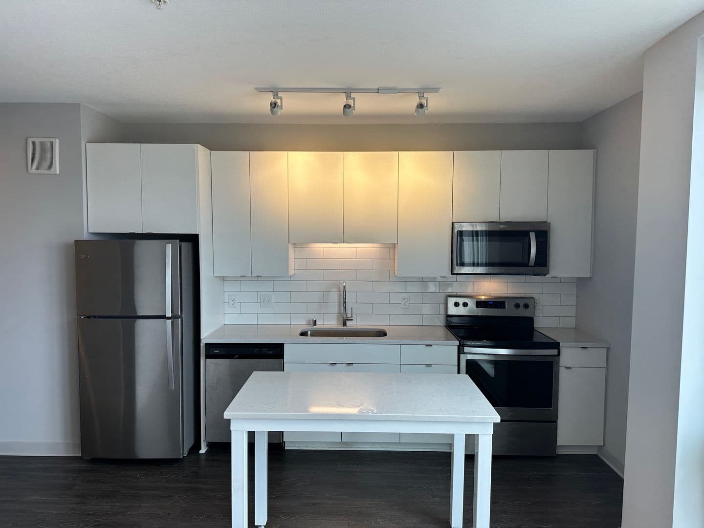 Luna Apartments 4 of 18