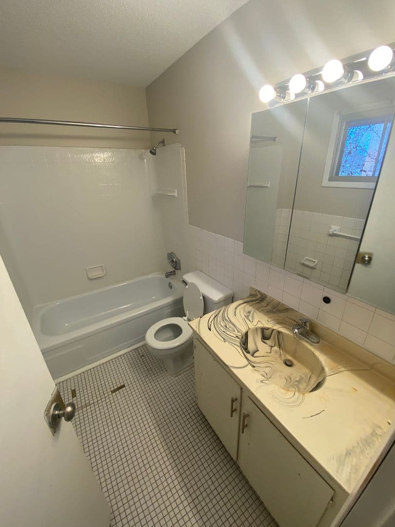 1314 West 28th Street 7 of 12