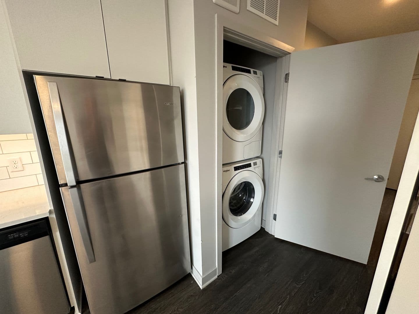 Luna Apartments 33 of 64