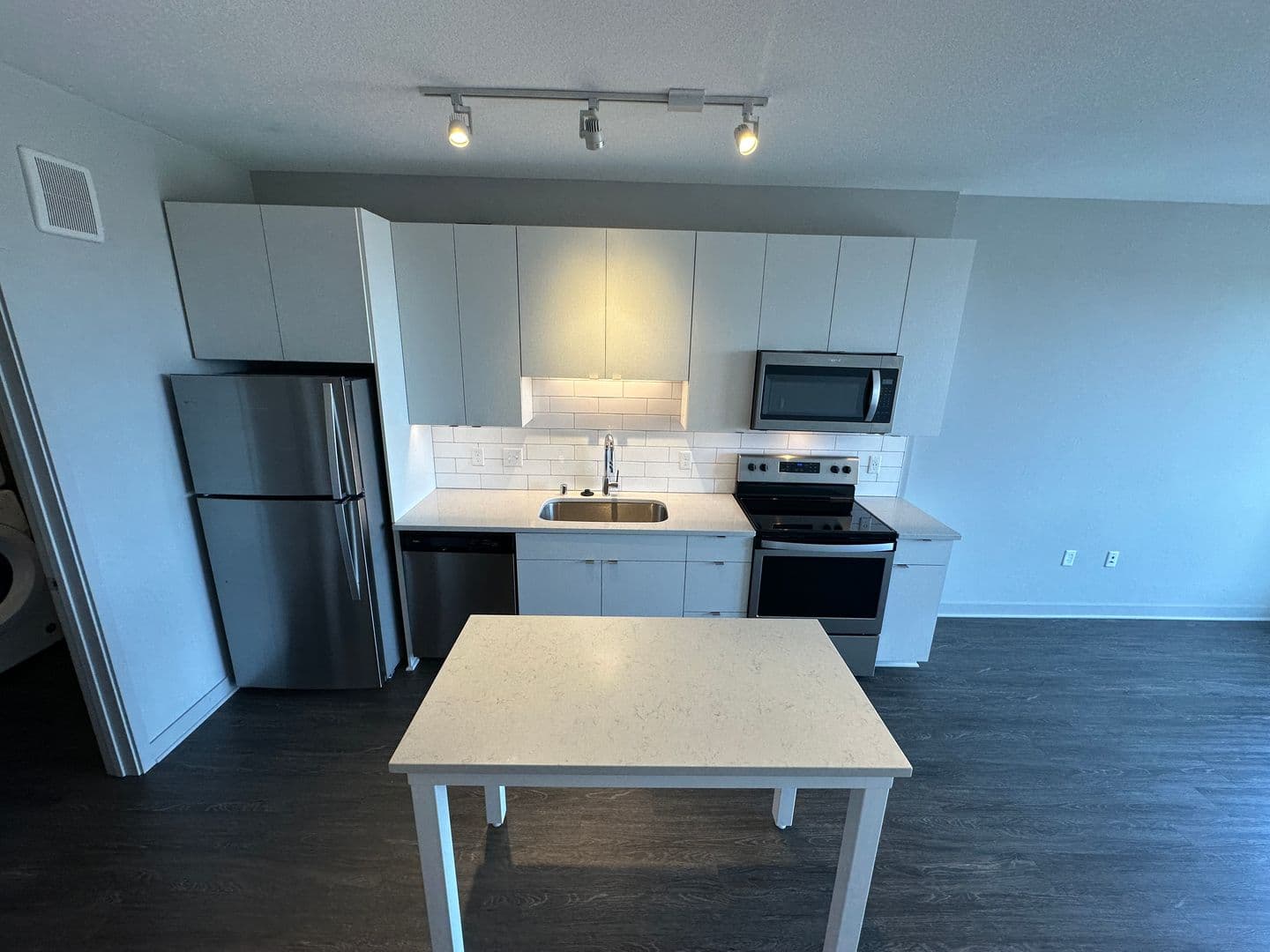 Luna Apartments 4 of 14