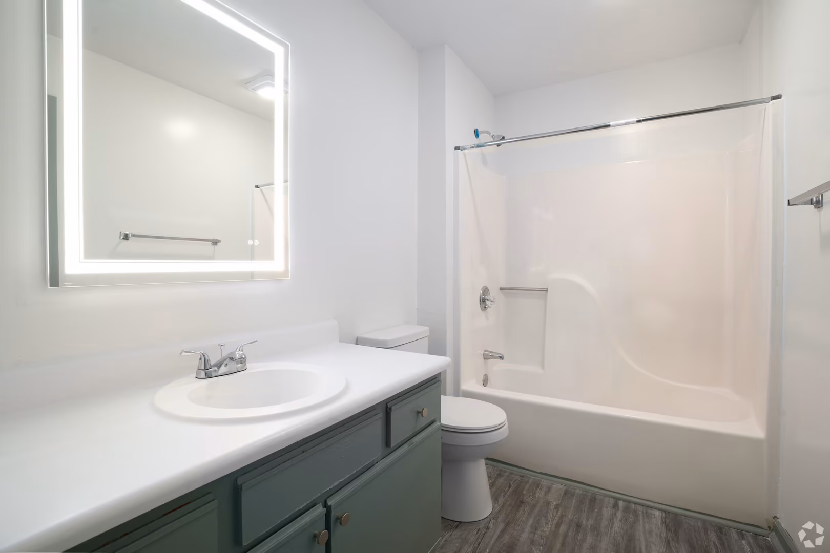 Camden Pointe Apartments 10 of 11
