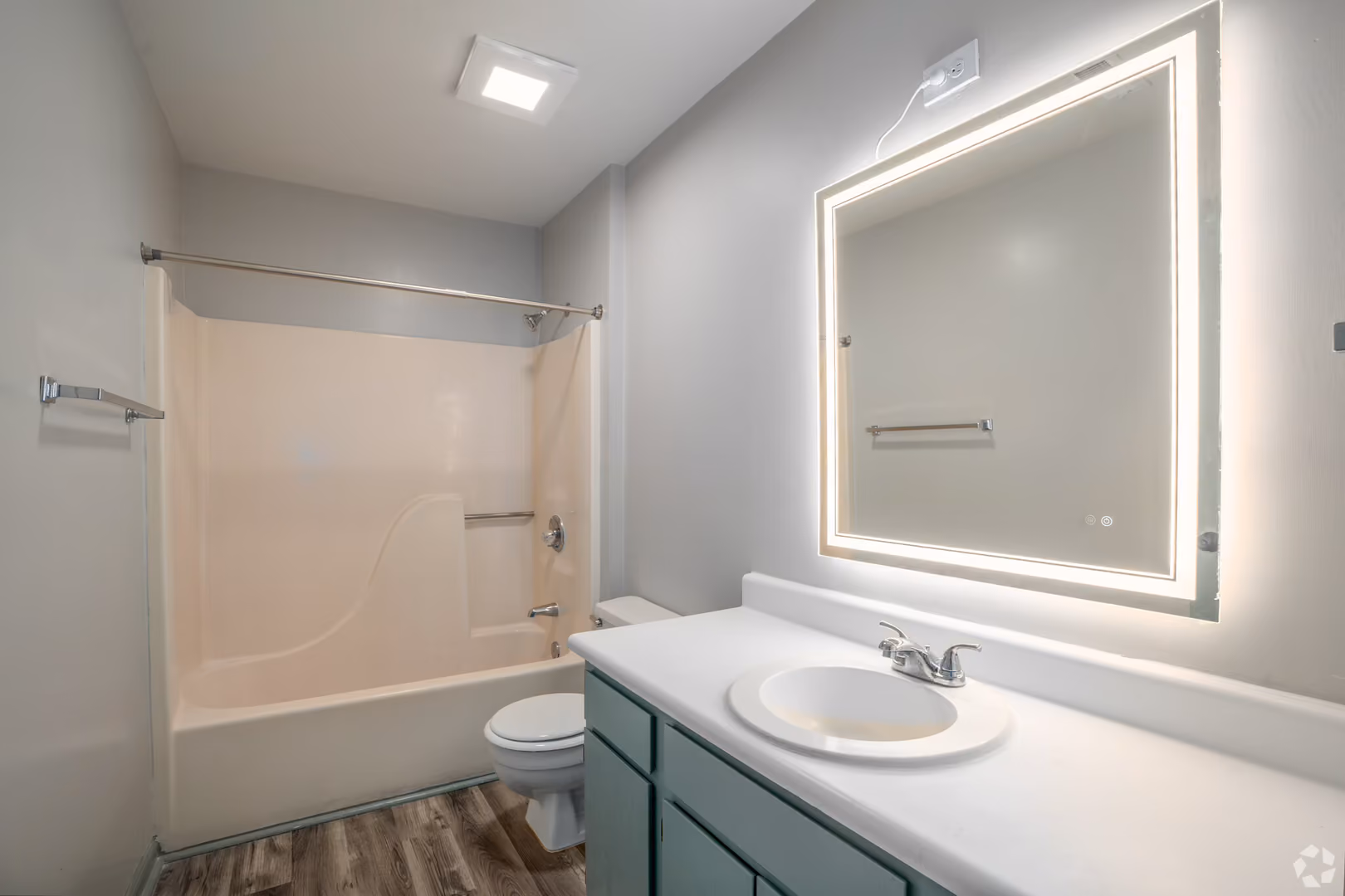 Camden Pointe Apartments 9 of 11