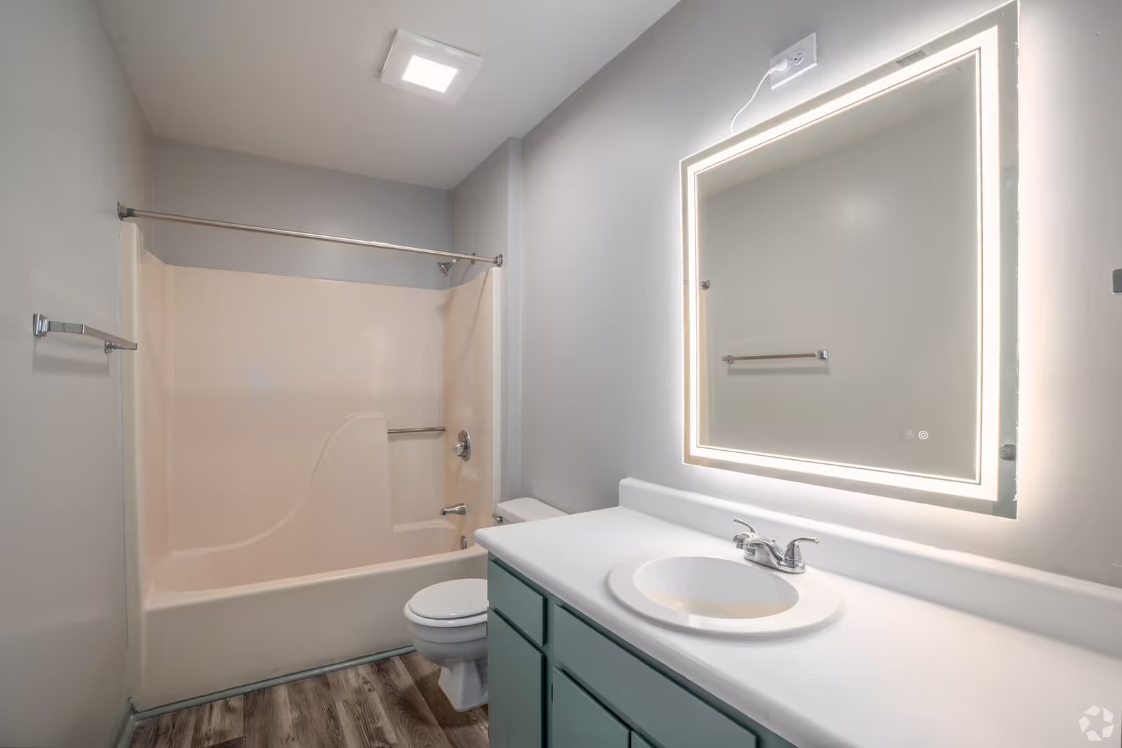 Camden Pointe Apartments 9 of 10