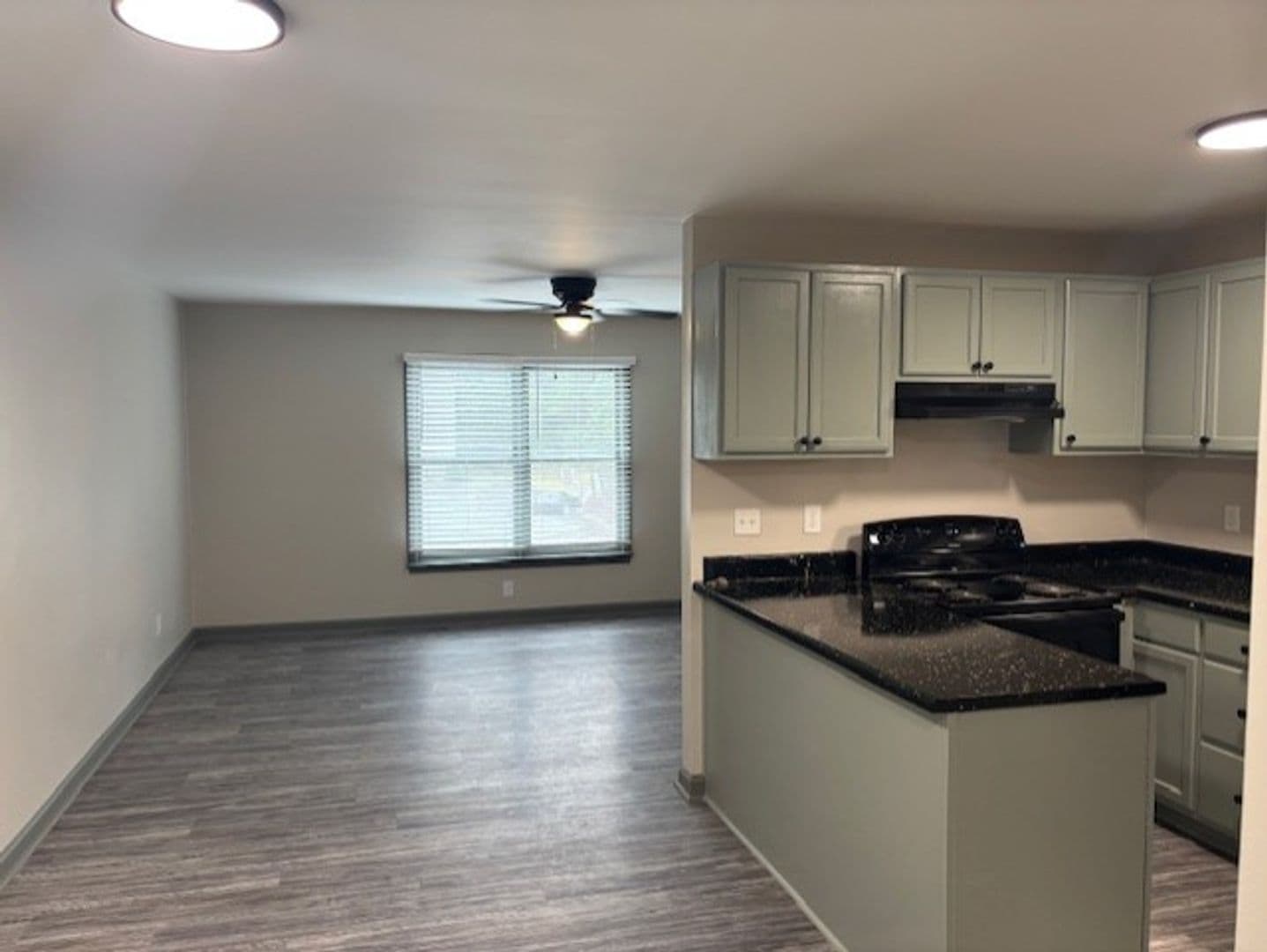 Camden Pointe Apartments 3 of 11