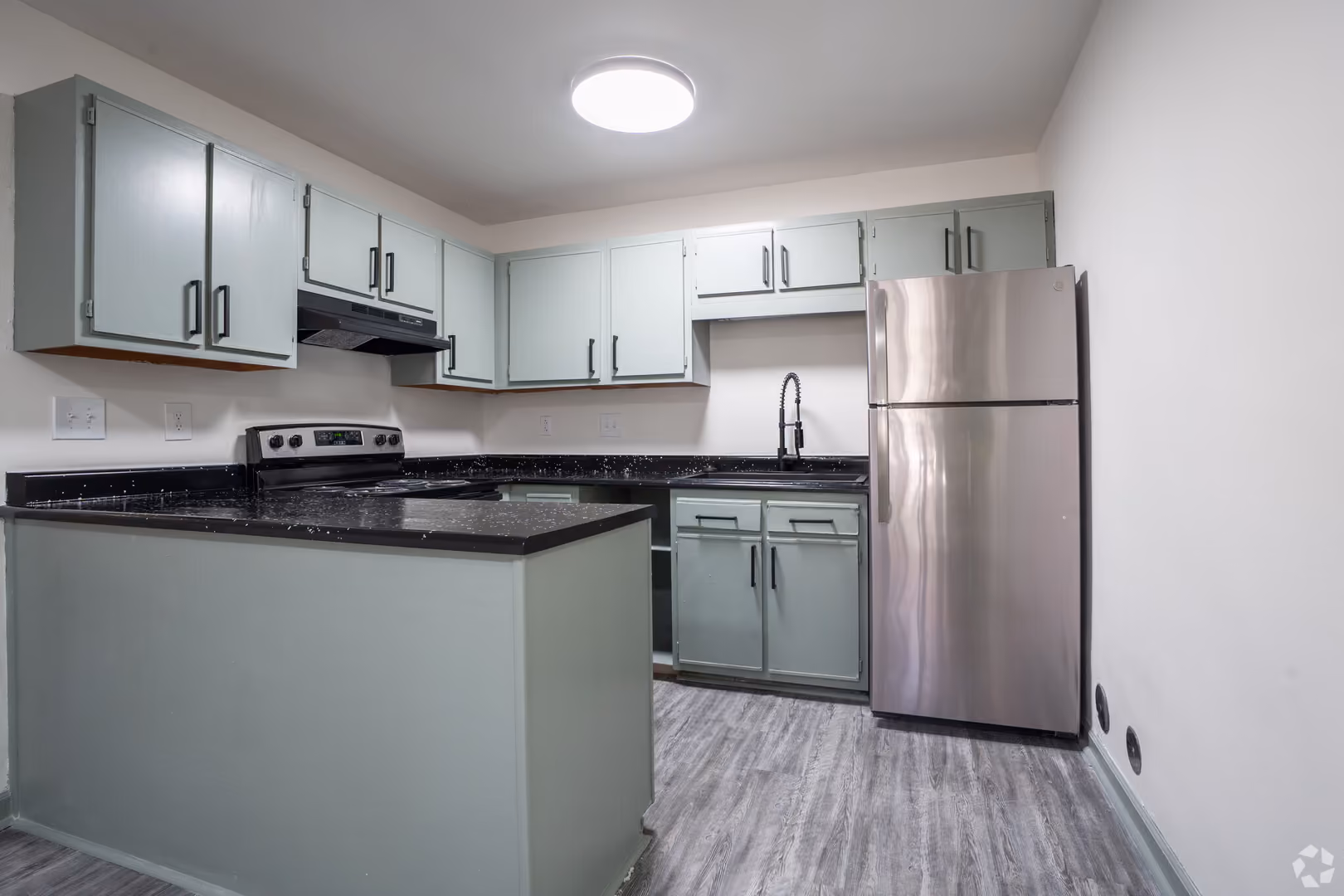 Camden Pointe Apartments 2 of 10