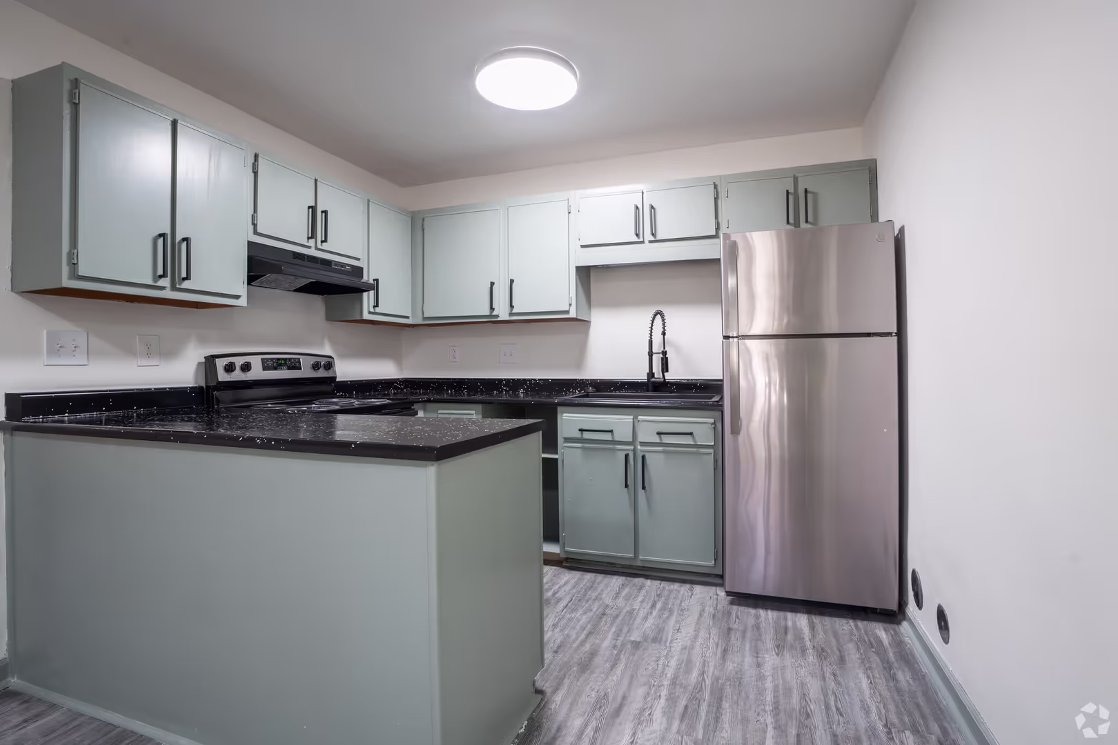 Camden Pointe Apartments 2 of 10