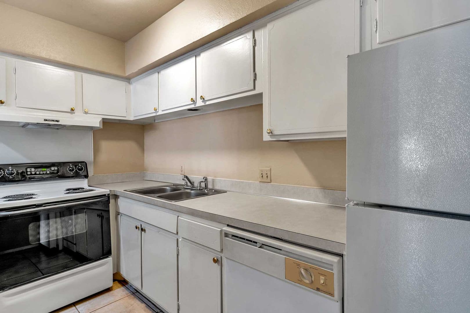 Drake Barclay Apartment 4 of 16