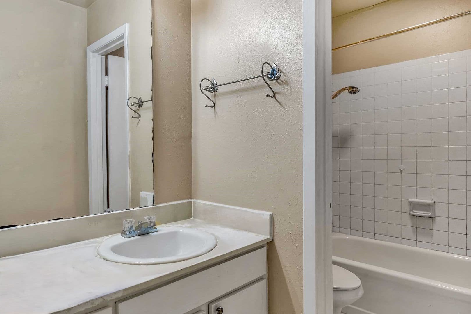 Drake Barclay Apartment 8 of 16