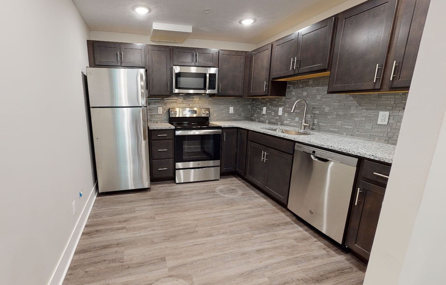 DreamVesting Loop, LLC (4001 Holdrege Street) 3 of 9