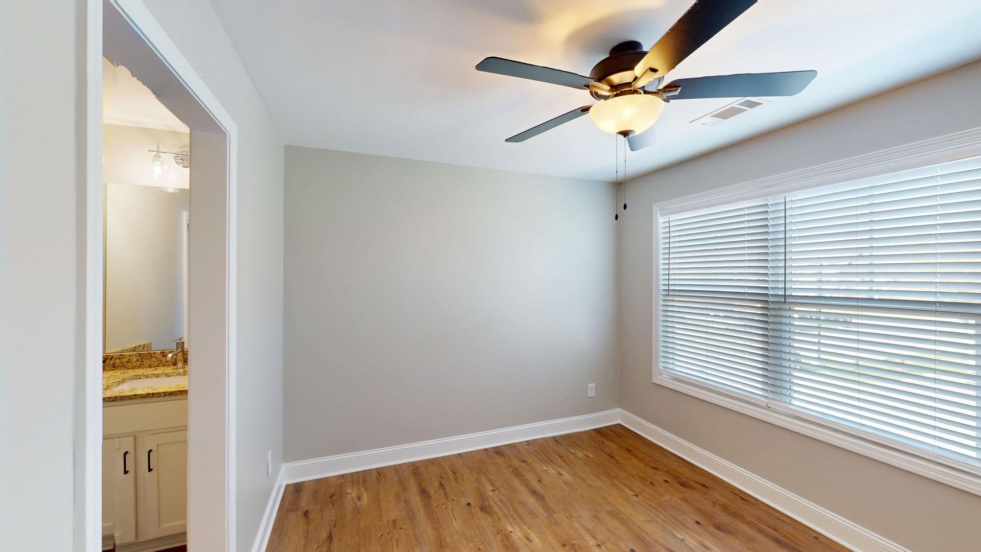 Get 1 Month FREE When You Sign an 18 Month Lease! 26 of 28