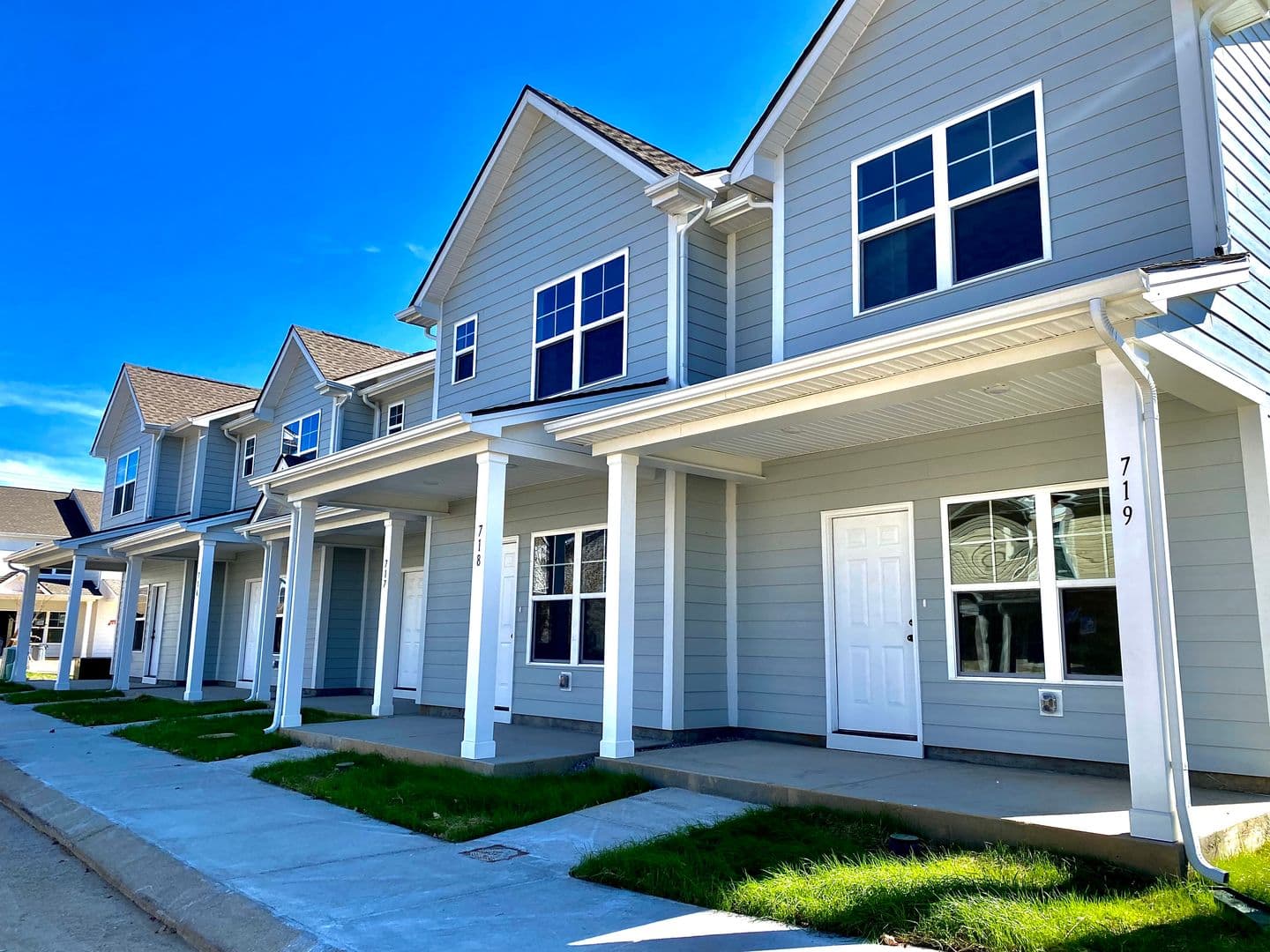 Get 1 Month FREE When You Sign an 18 Month Lease! 3 of 28