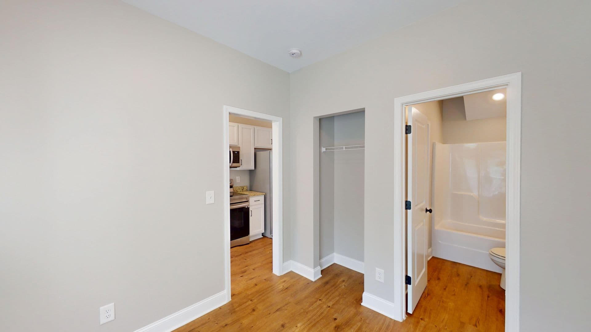 Get 1 Month FREE When You Sign an 18 Month Lease! 16 of 27