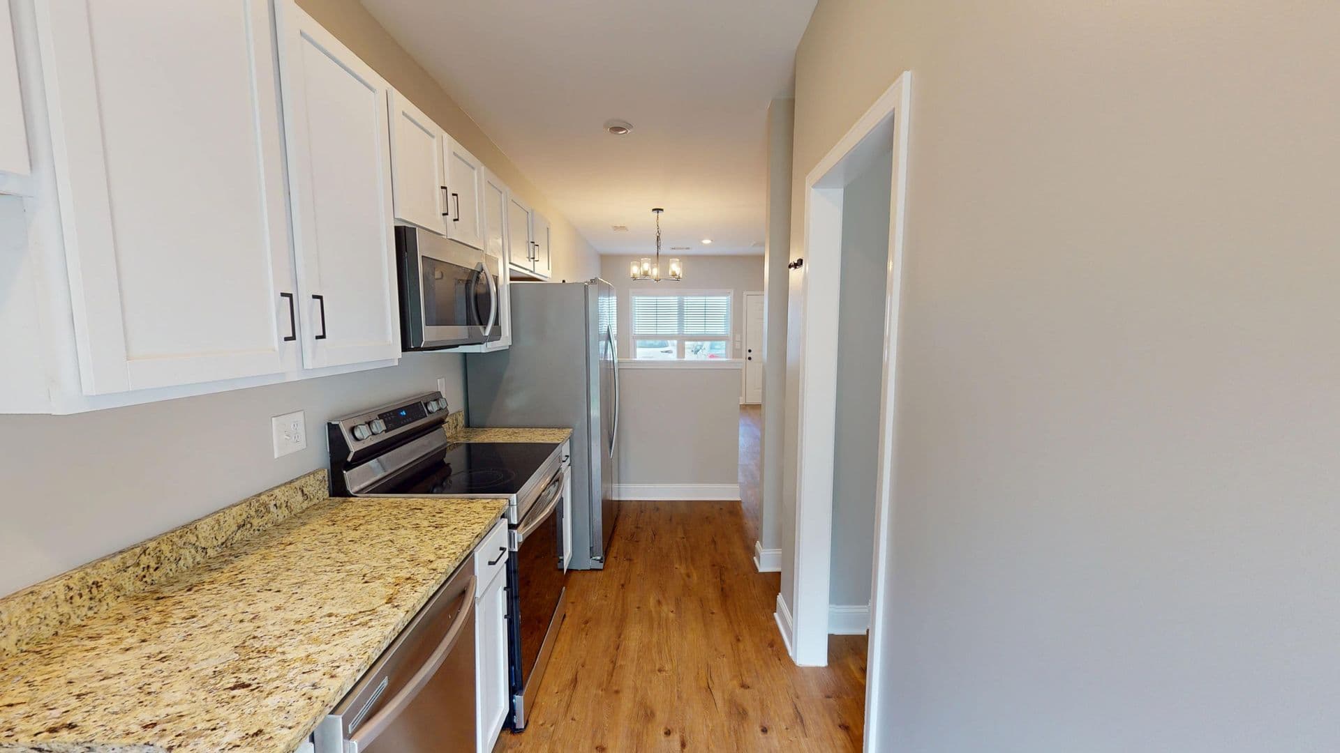 Get 1 Month FREE When You Sign an 18 Month Lease! 11 of 28