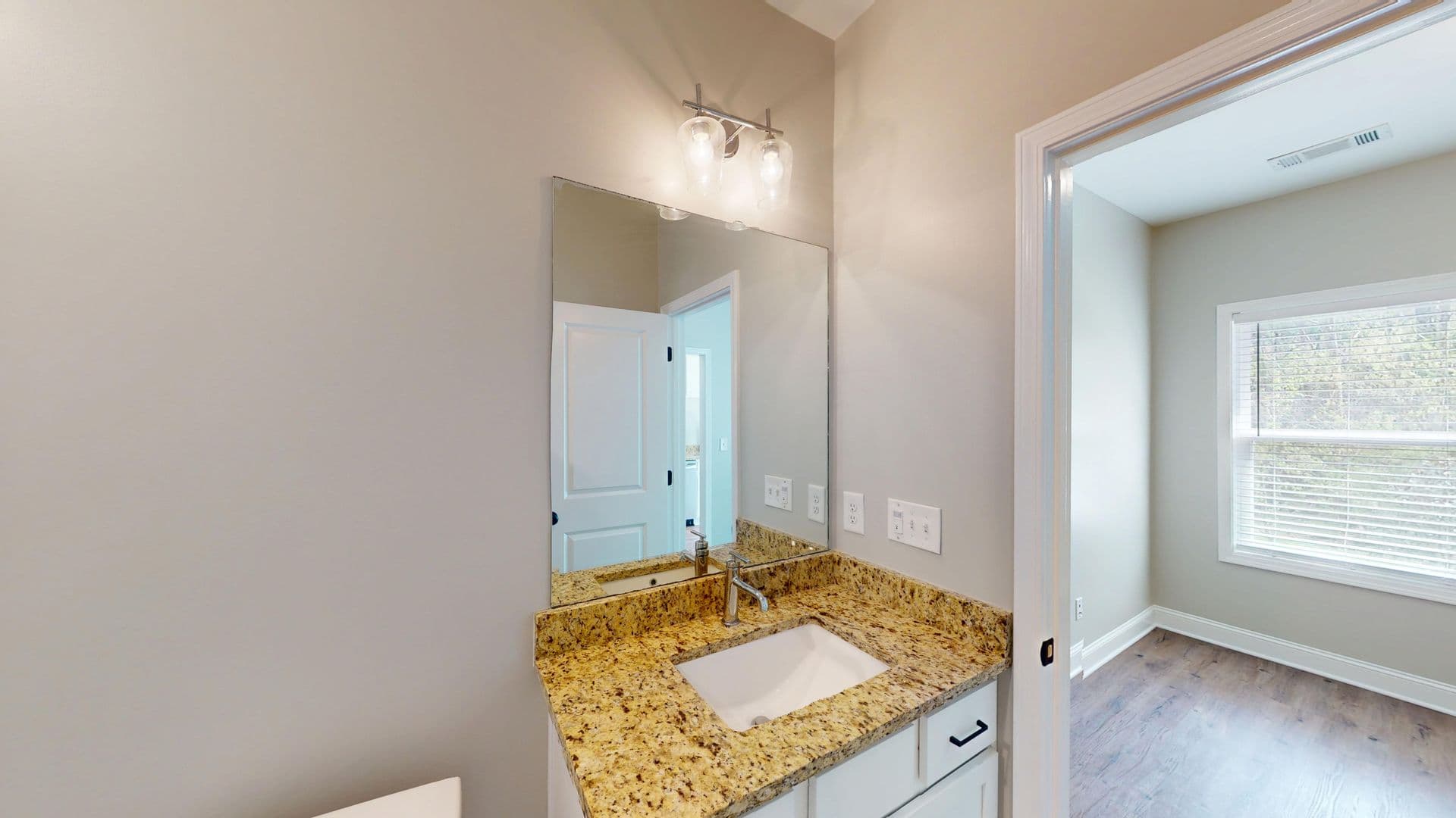 Get 1 Month FREE When You Sign an 18 Month Lease! 16 of 28