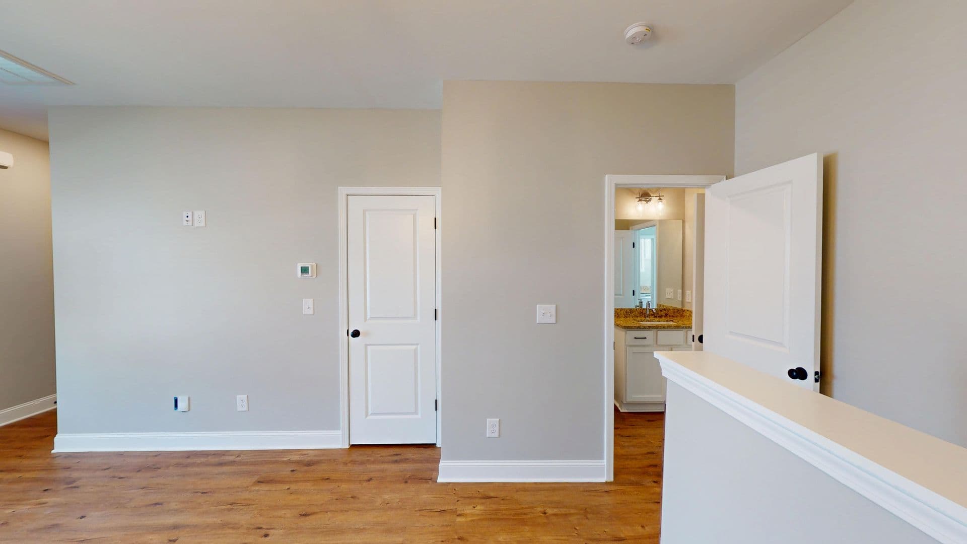 Get 1 Month FREE When You Sign an 18 Month Lease! 14 of 27