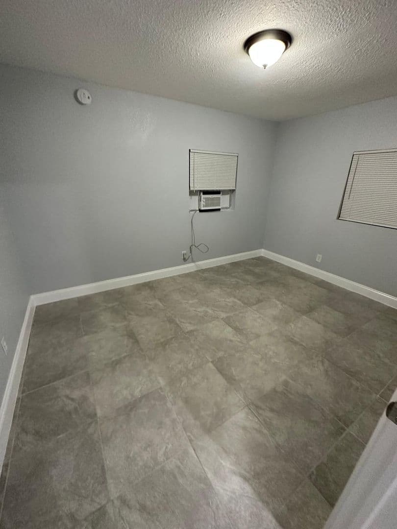 2511 Market St Unit B Jacksonville, FL 32206 9 of 25