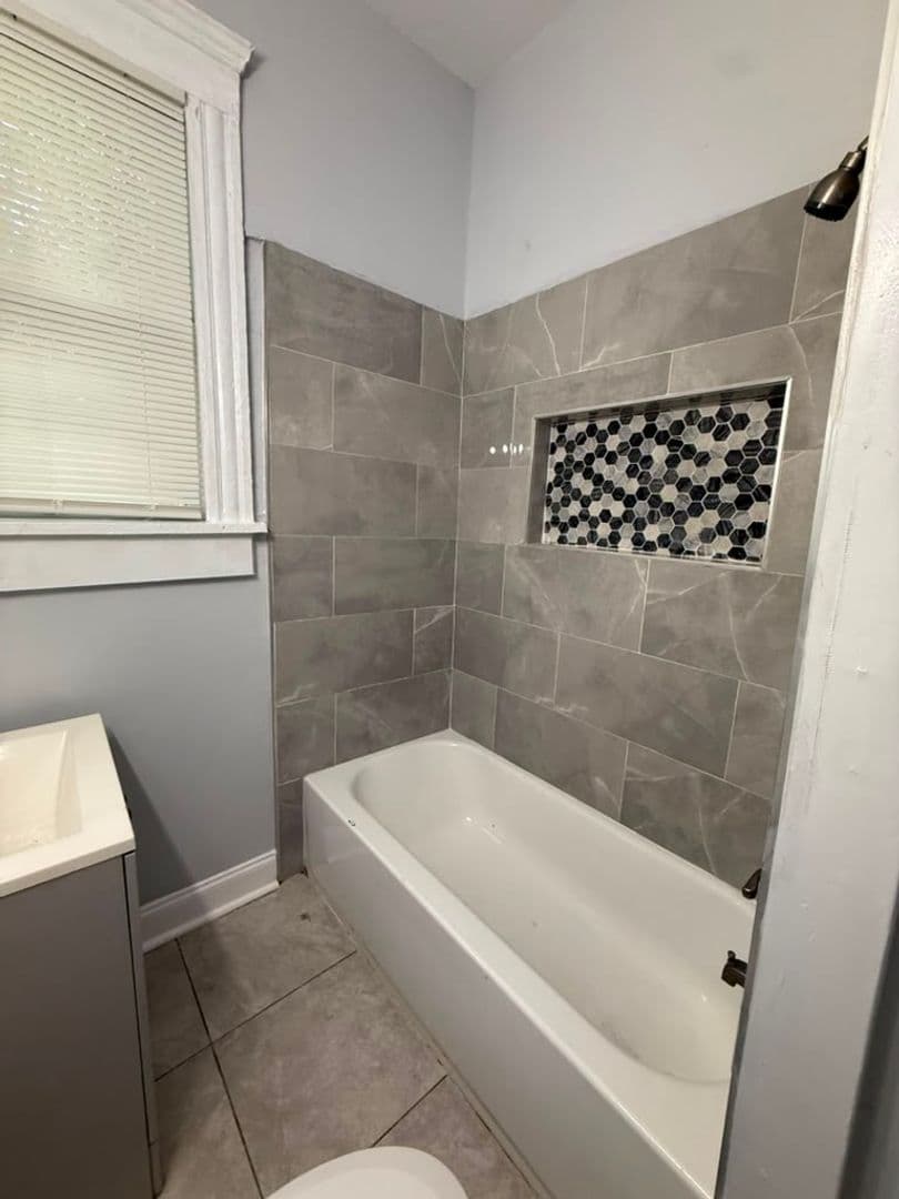 1427 W 8th St 8 of 18