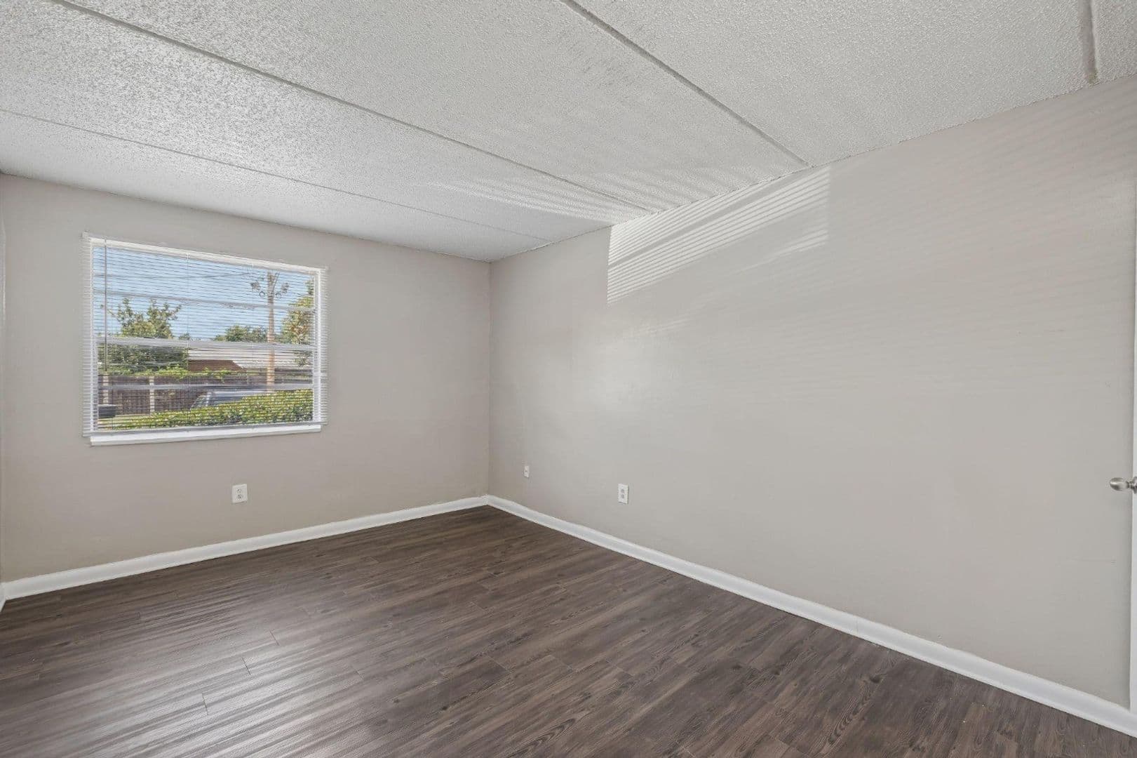 AUGUST MOVE-IN SPECIAL! 6 of 15