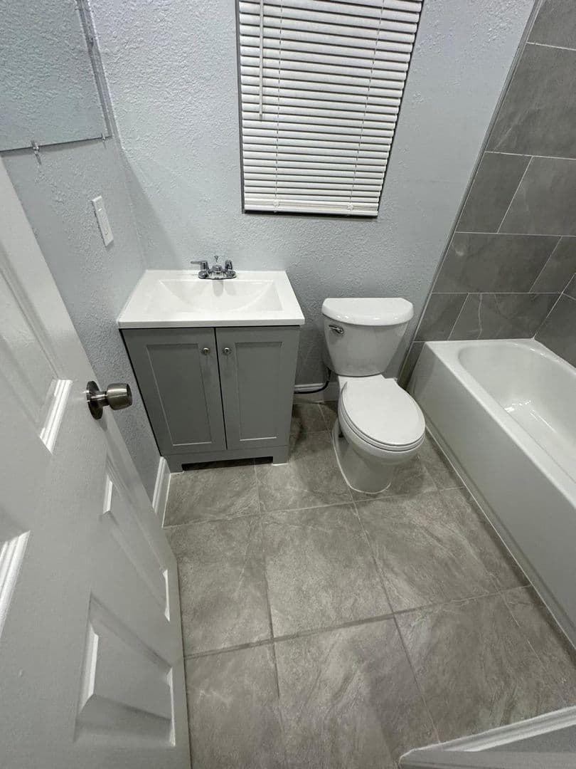 2511 Market St Unit B Jacksonville, FL 32206 3 of 25