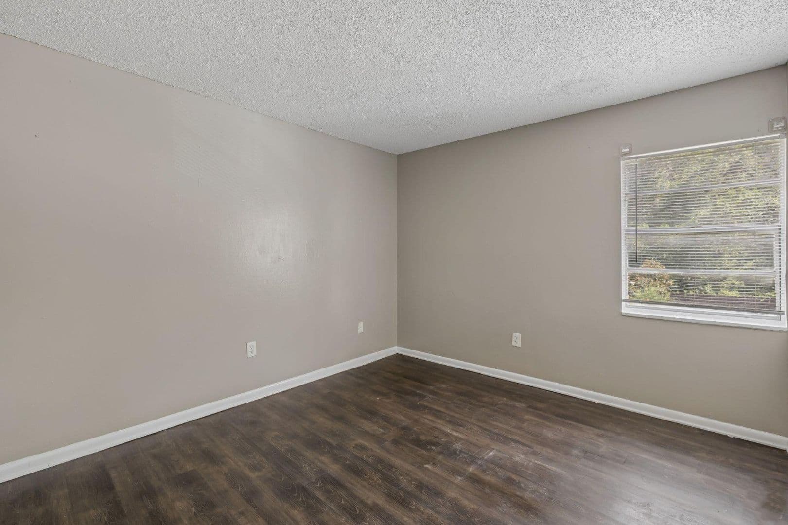 AUGUST MOVE-IN SPECIAL! 3 of 15