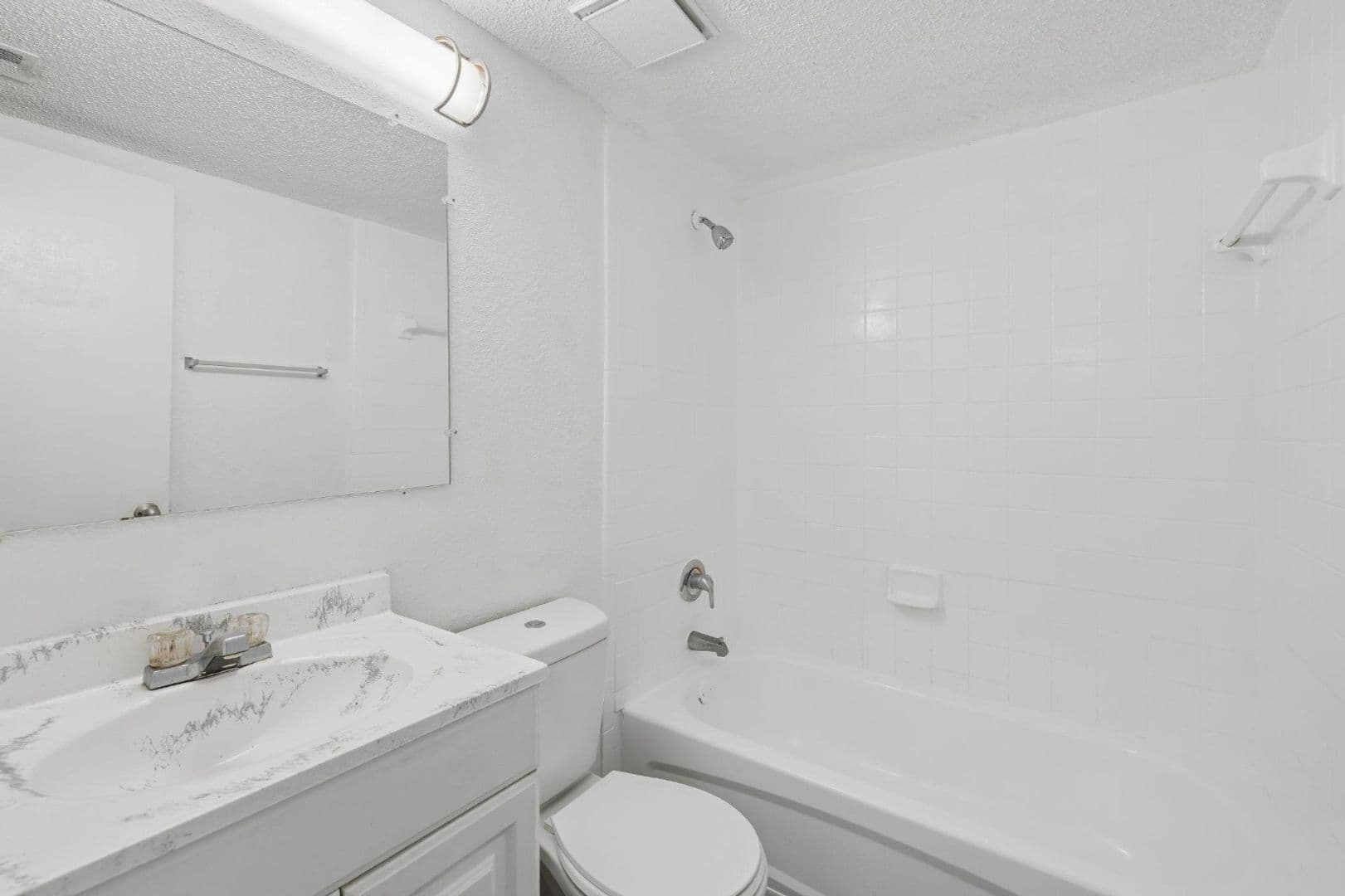 AUGUST MOVE-IN SPECIAL! 2 of 15