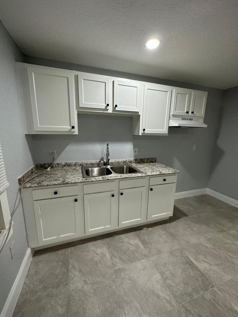 2511 Market St Unit B Jacksonville, FL 32206 2 of 25