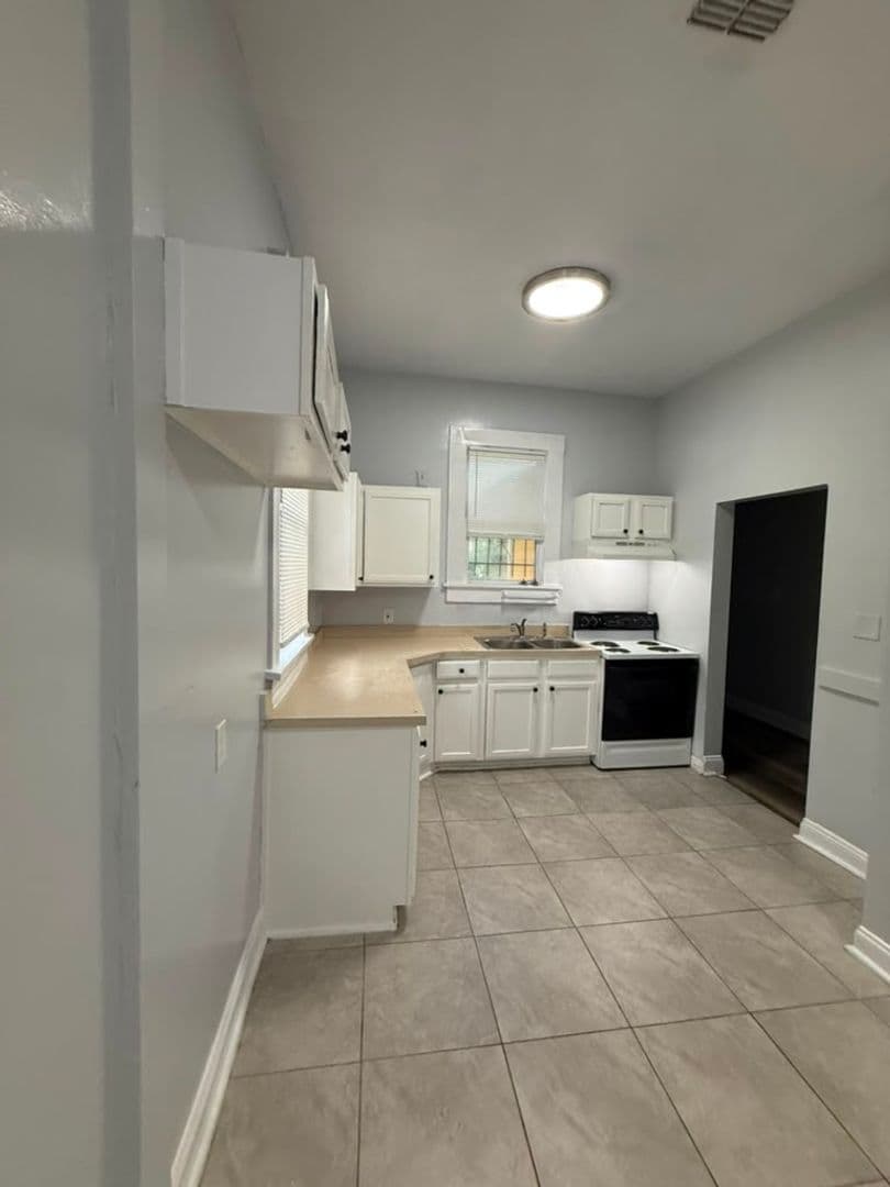 1427 W 8th St 10 of 18