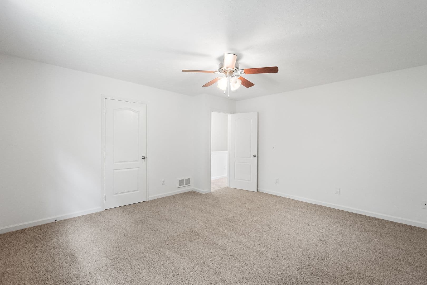 325 Clavale Drive 8 of 14
