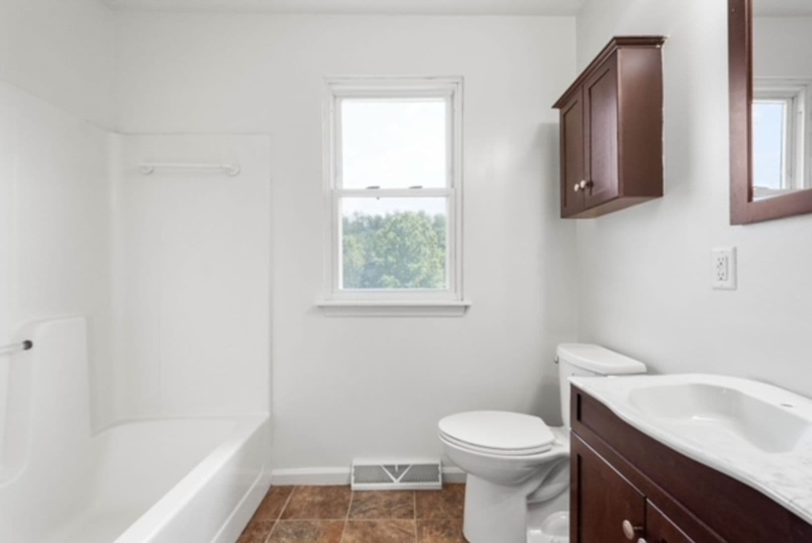 325 Clavale Drive 11 of 14