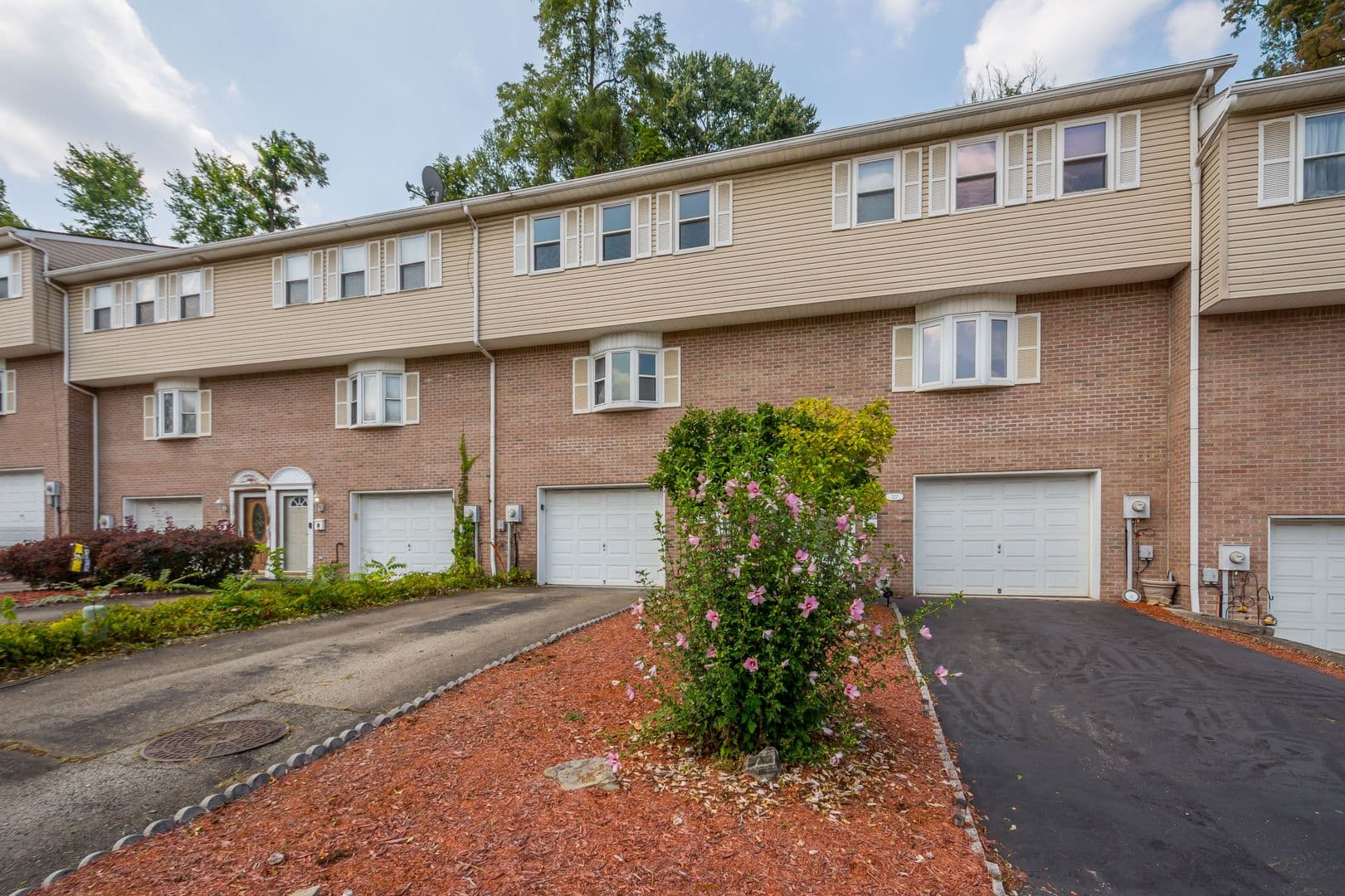 325 Clavale Drive 13 of 14