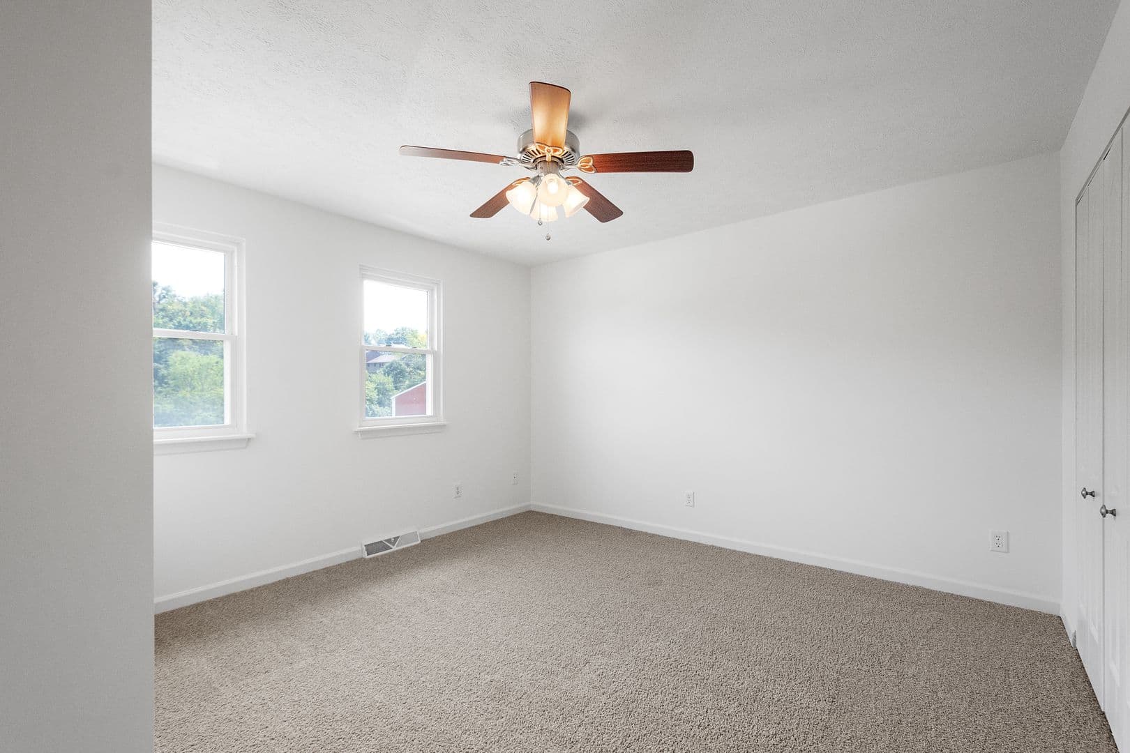 325 Clavale Drive 10 of 14
