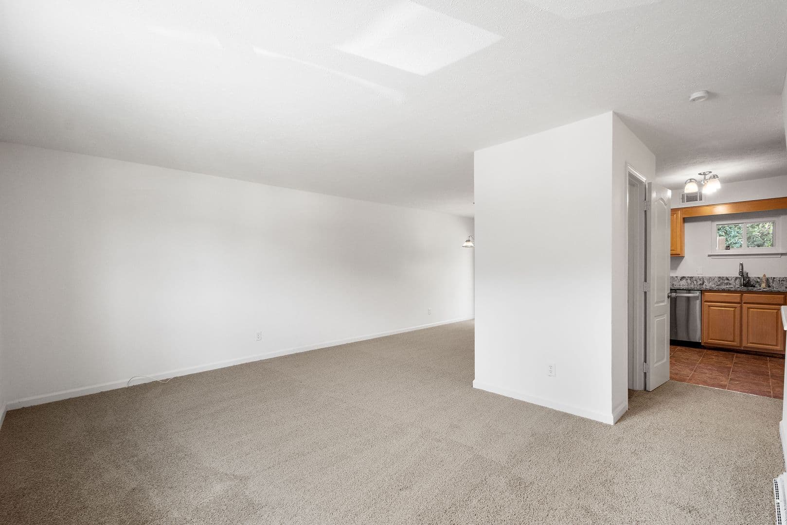 325 Clavale Drive 5 of 14