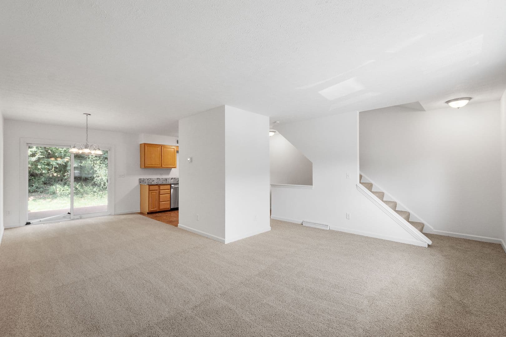 325 Clavale Drive 3 of 14