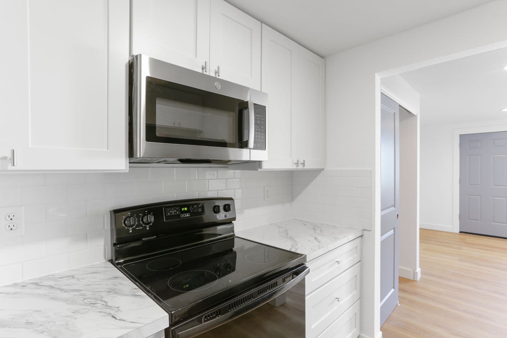 Newly Renovated Studio Available Now! Move In Special Offering 1st Month Move in Credit! 8 of 8