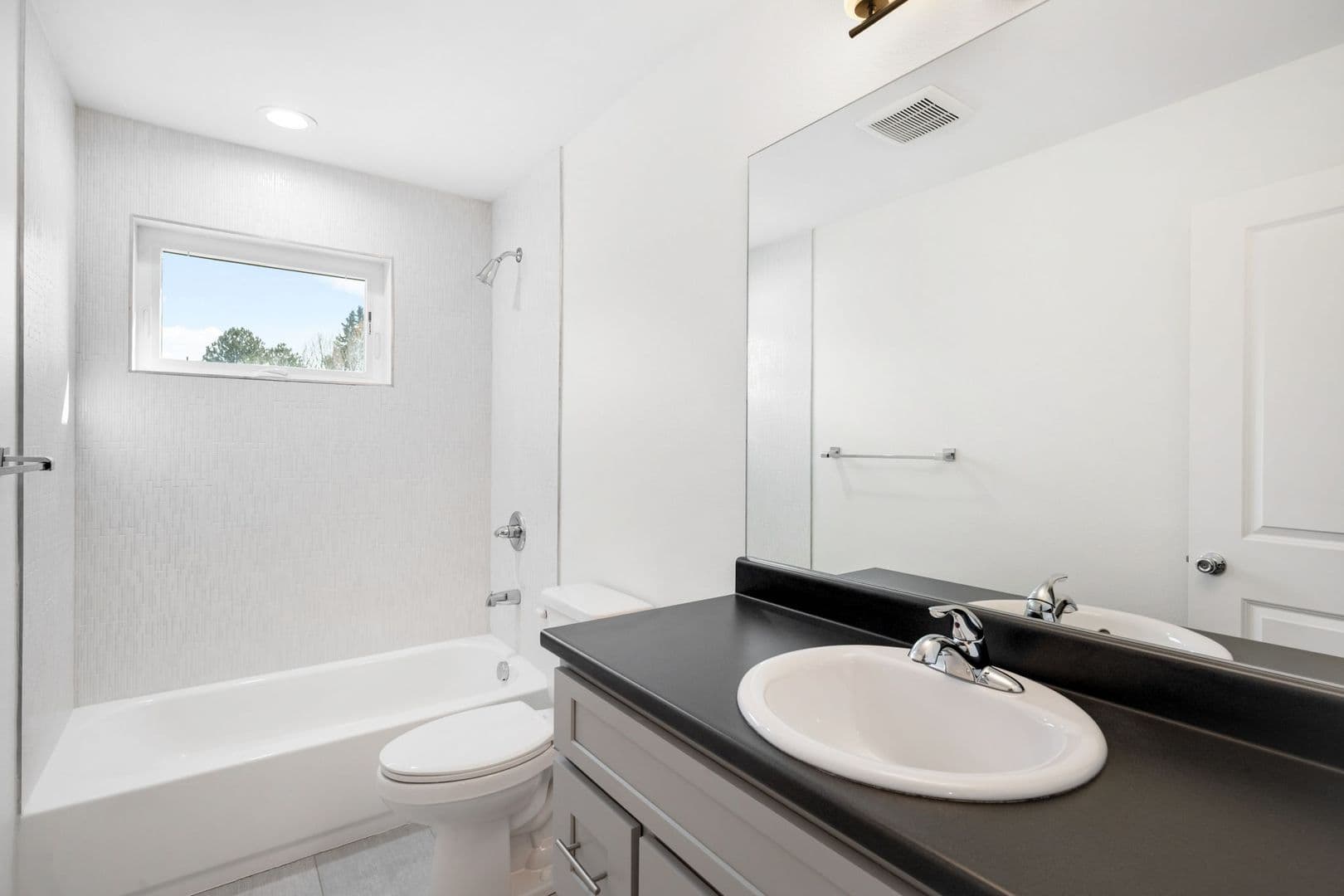 Spacious 5-Bedroom Duplex in Denver Near Sloan’s Lake 13 of 30