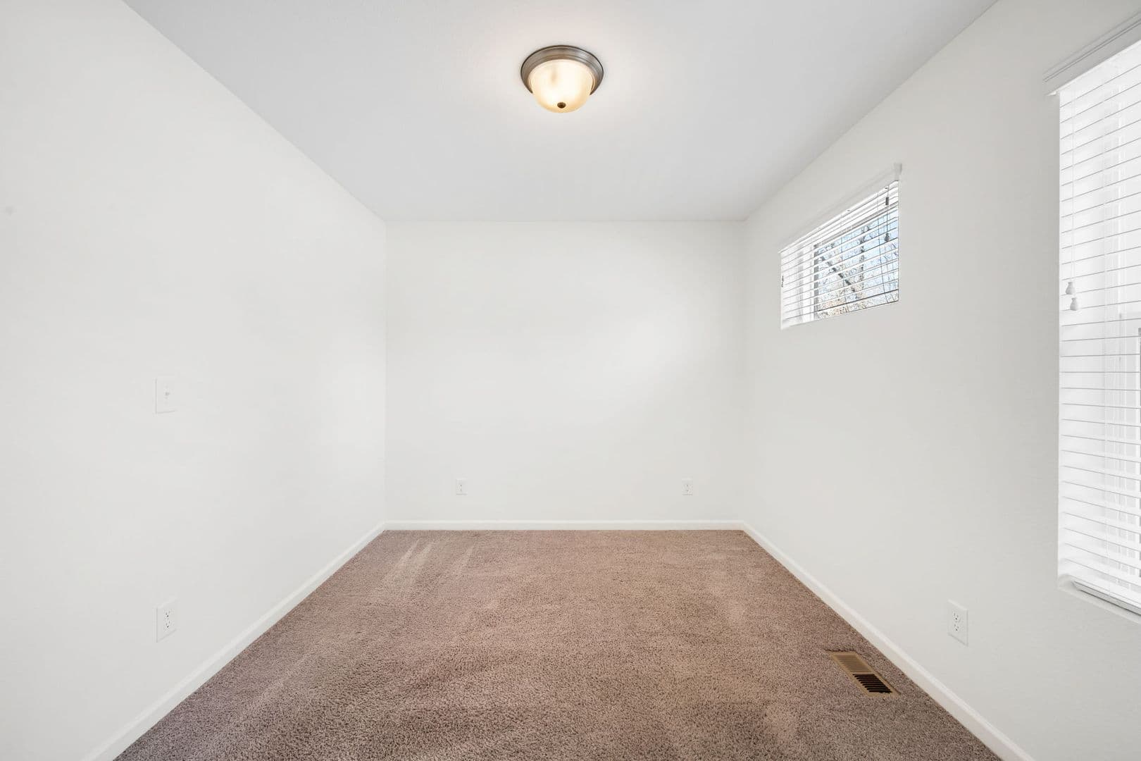 Spacious 5-Bedroom Duplex in Denver Near Sloan’s Lake 16 of 30